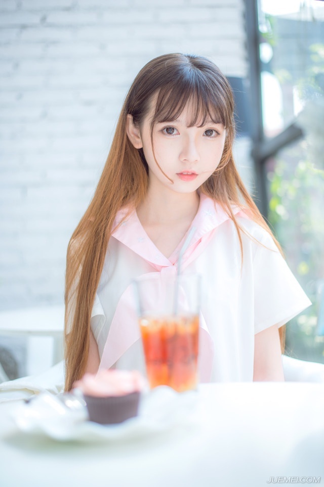 “放开我！”刘璝狠狠地挣了几下，没挣开，不由怒视孟达道：“子度，如今成都已破，你何必还要委曲求全，为这昏庸无能之人说话。”